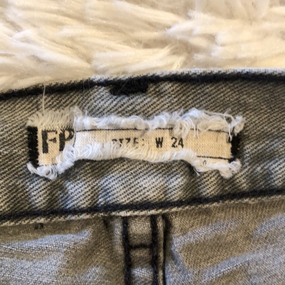 FR Free People Womens Lace Crochet Trim Distressed Denim Jeans Shorts - Picture 7 of 12